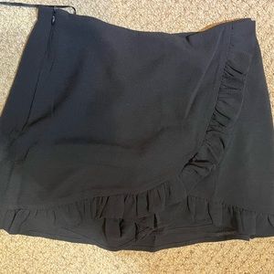 H and M ruffle skirt